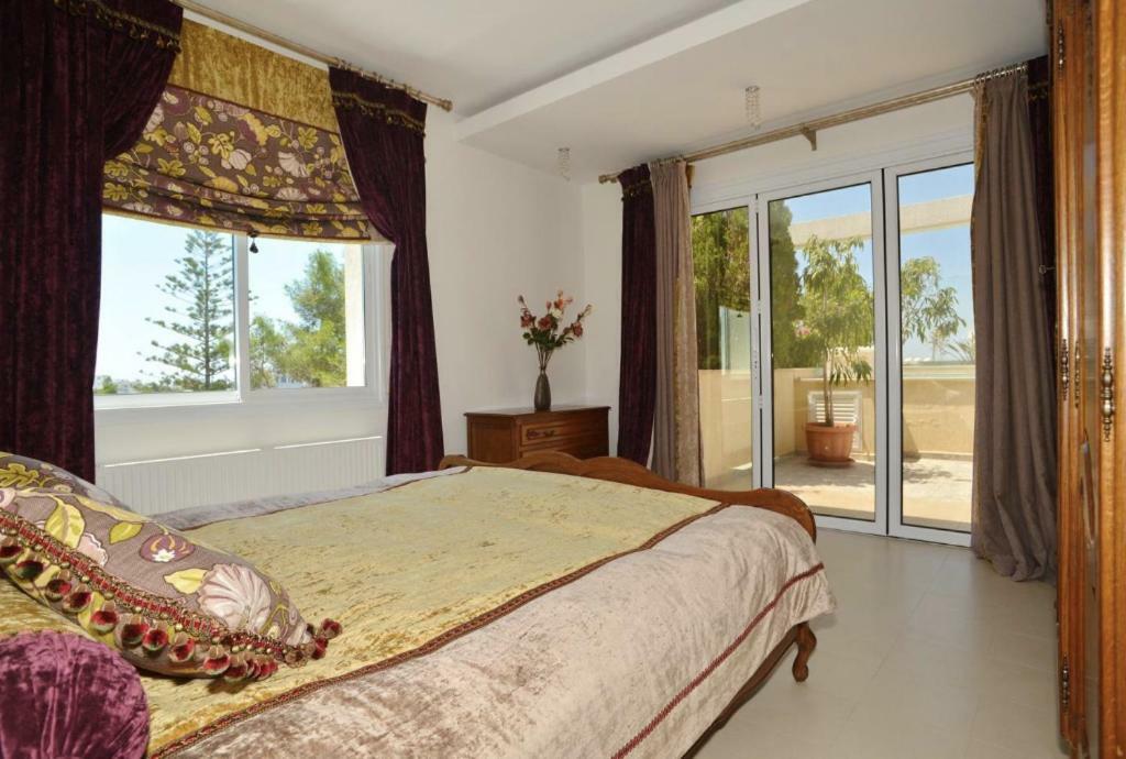 Appartement Huge Penthouse With Private Pool à Paphos Extérieur photo