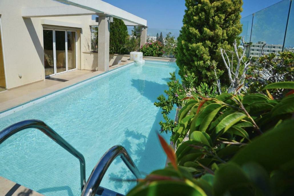 Appartement Huge Penthouse With Private Pool à Paphos Extérieur photo